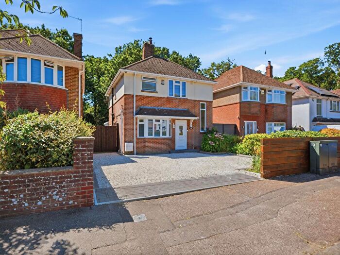 3 Bedroom Detached House For Sale In Bradpole Road, Bournemouth, Bournemouth Christchurch Poole, BH8
