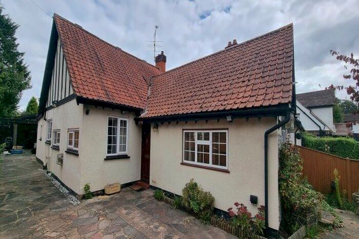 3 Bedroom Bungalow To Rent In Guildford Road, Woking, GU24