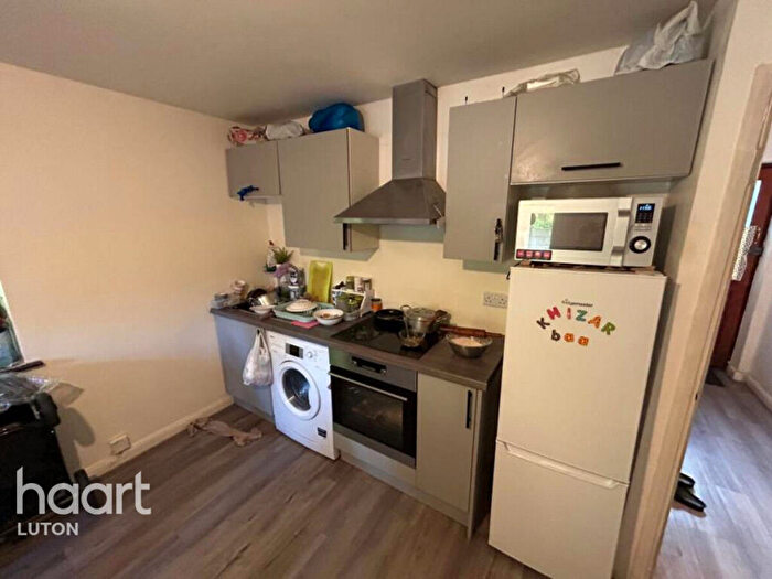 2 Bedroom Apartment To Rent In Hart Hill Drive, Luton, LU2