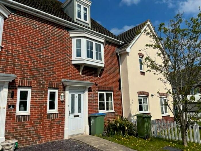4 Bedroom Town House To Rent In Oysell Gardens, Fareham, PO16