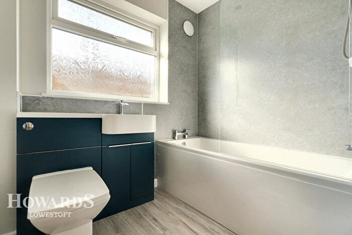 3 Bedroom Detached Bungalow For Sale In Rubens Walk, Gunton, NR32