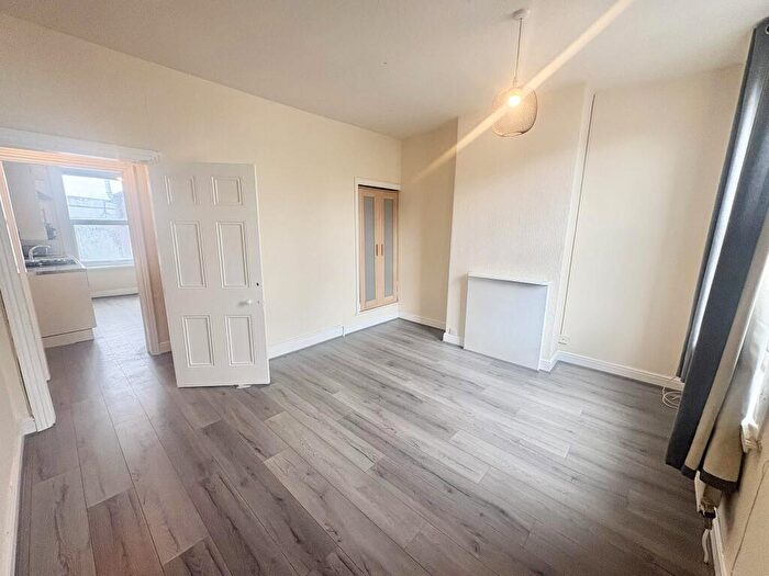 2 Bedroom Apartment To Rent In Poplar Road, Bearwood, B66