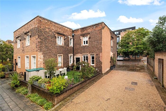 2 Bedroom End Of Terrace House To Rent In Ashmore Road, London, SE18