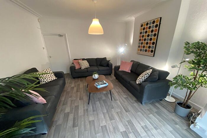 6 Bedroom Semi Detached House To Rent In Broadgate, Beeston, NG9