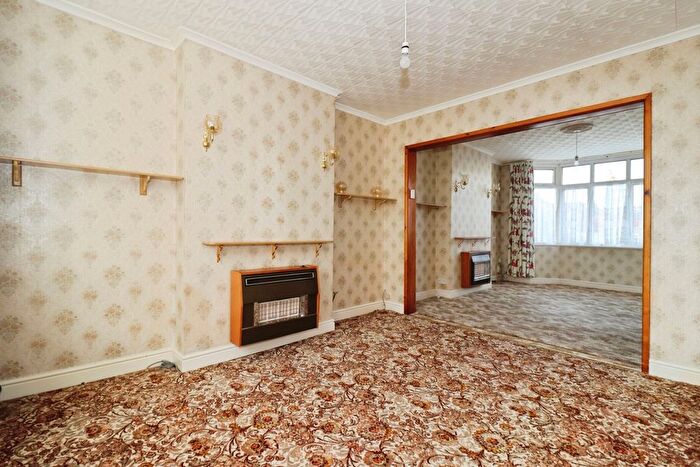 3 Bedroom Semi Detached House For Sale In White Lodge Road, Staple Hill, Bristol, BS16