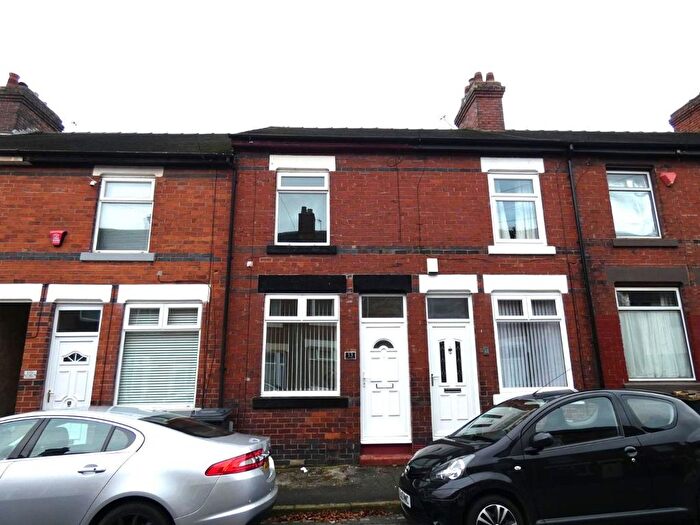 2 Bedroom Town House To Rent In Blunt Street, Newcastle-Under-Lyme, Staffordshire, ST5