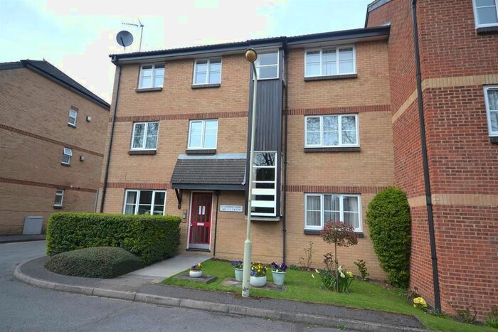 2 Bedroom Flat To Rent In St Andrews Court, Muirfield Close, Reading, Berkshire, RG1