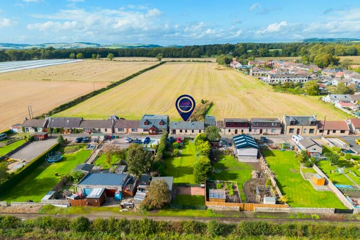 4 Bedroom Detached House For Sale In Makgill Row, Springfield, KY15