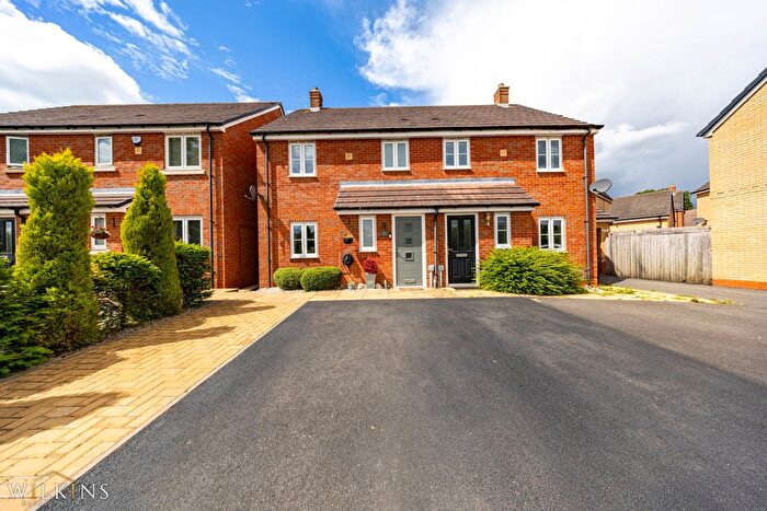 3 Bedroom Semi-detached House For Sale In Farndon Avenue, Marston Green, Birmingham, West Midlands, B37