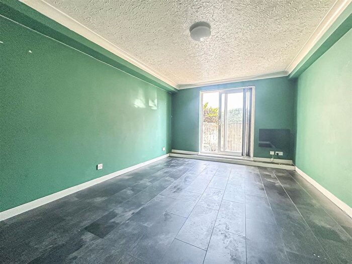 1 Bedroom Flat For Sale In Easton Square, Portland, DT5