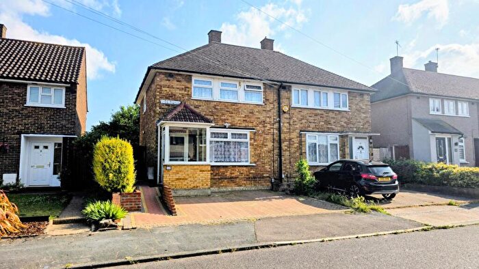 3 Bedroom Semi-Detached House For Sale In Usk Road, South Ockendon, RM15