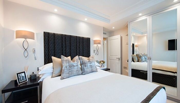 2 Bedroom Flat To Rent In Fulham Road, Chlesea, SW3