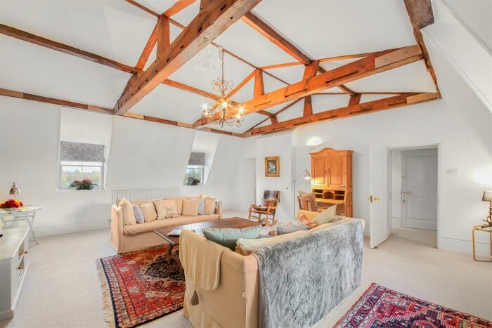 1 Bedroom Flat To Rent In The Green, Hampton Court Road, East Molesey, KT8