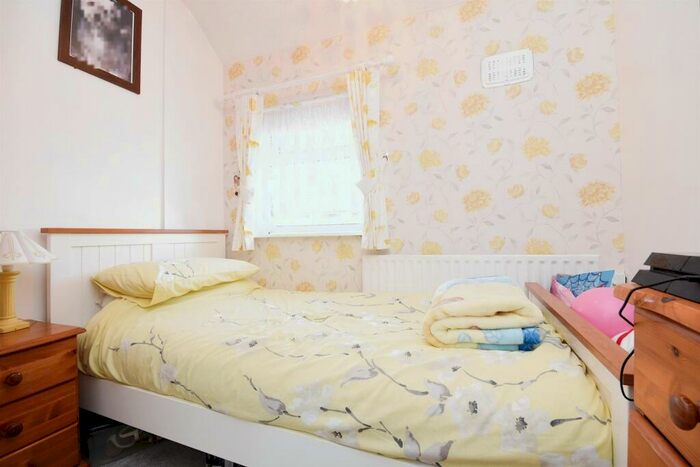 3 Bedroom Terraced House For Sale In Appleby Drive, Romford, RM3