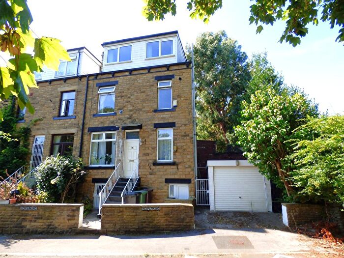3 Bedroom End Of Terrace House For Sale In Prospect View, Leeds, LS13