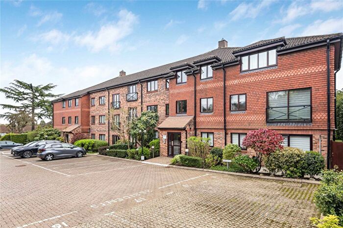 3 Bedroom Flat For Sale In Allum Lane, Elstree, Borehamwood, Hertfordshire, WD6