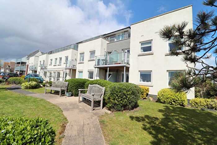 2 Bedroom Apartment For Sale In Seafront, Hayling Island, PO11