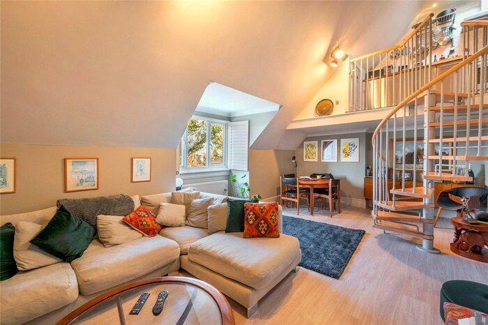 3 Bedroom Flat To Rent In East Sheen Avenue, East Sheen, London, SW14