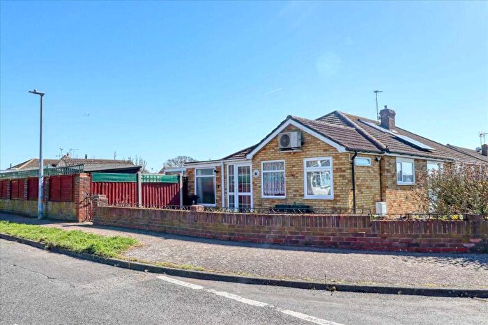 3 Bedroom Bungalow For Sale In Chilburn Road, Great Clacton, CO15