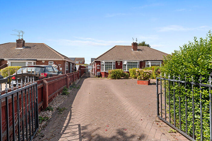 3 Bedroom Semi-Detached Bungalow For Sale In Pelham Road, Immingham, DN40