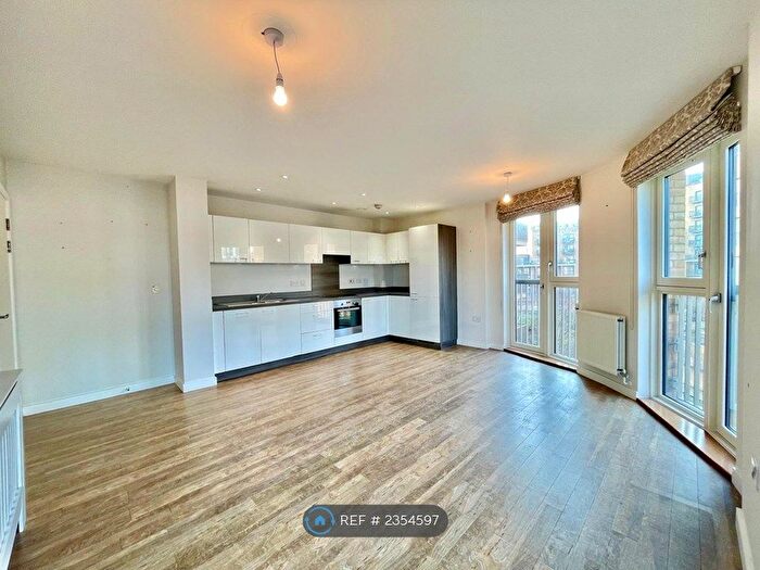 2 Bedroom Flat To Rent In Connersville Way, Croydon, CR0