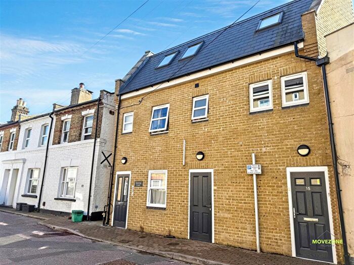 1 Bedroom Detached House To Rent In Devonshire Square, Bromley, BR2