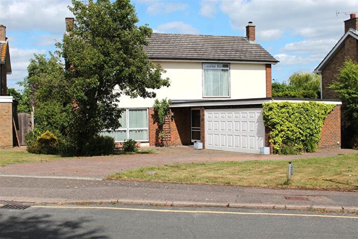 4 Bedroom Detached House For Sale In High Ridge, Cuffley, EN6