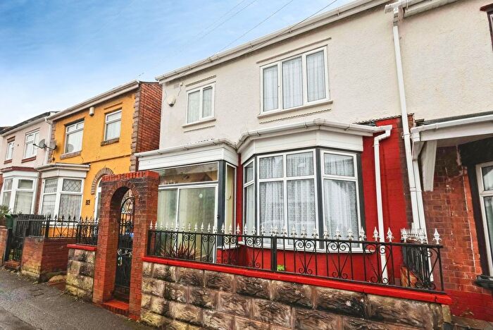3 Bedroom End Terrace House For Sale In White Road, Smethwick, West Midlands, B67