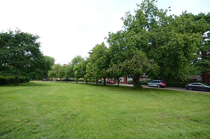 1 Bedroom Flat To Rent In Rowanwood Avenue, The Hollies, DA15
