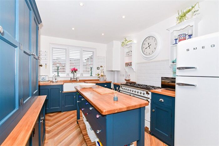 4 Bedroom Detached House For Sale In Mason Lane, Rochester, Kent, ME1