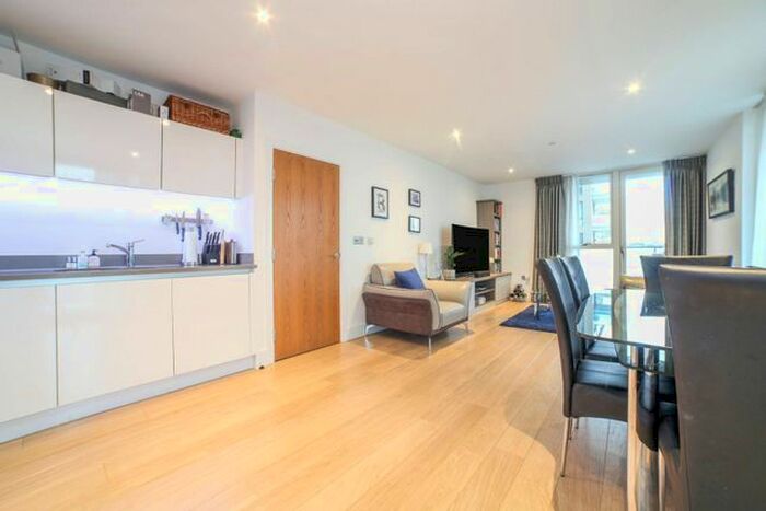 2 Bedroom Flat To Rent In Robsart Street, Brixton, London, SW9