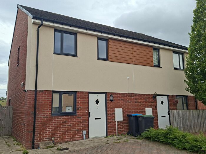 3 Bedroom Semi-Detached House To Rent In Spinners Croft, Crook, DL15