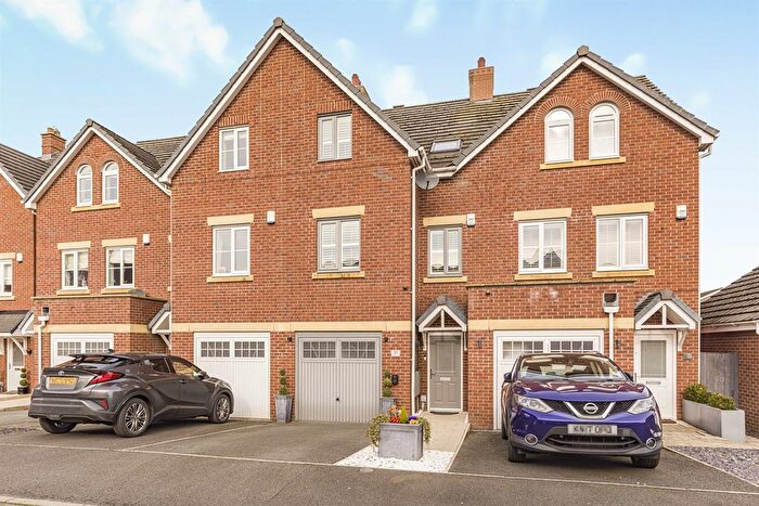 3 Bedroom Town House For Sale In Bridge Meadow, Lymm, WA13