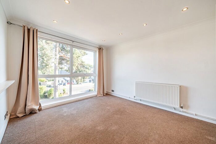3 Bedroom Flat To Rent In Rydens Road, Walton-On-Thames, KT12