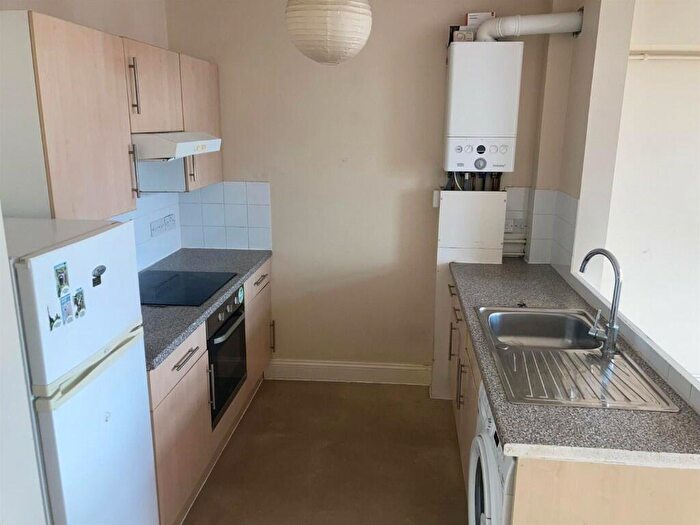 2 Bedroom Flat To Rent In Cherrydown Avenue, London, E4