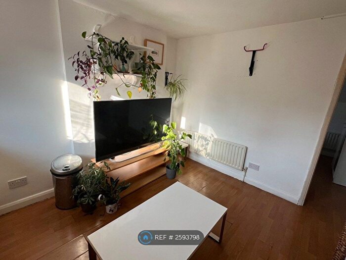 Studio To Rent In Lee High Road, Lewisham, SE13