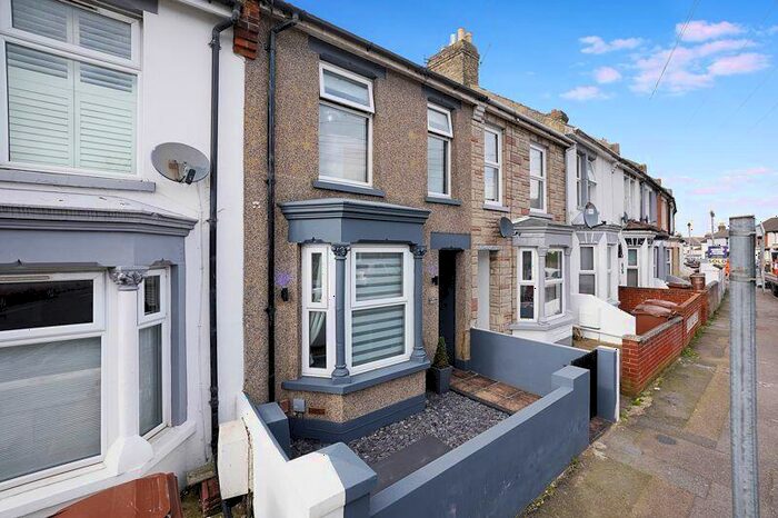 3 Bedroom House To Rent In Longfellow Road, Gillingham, ME7