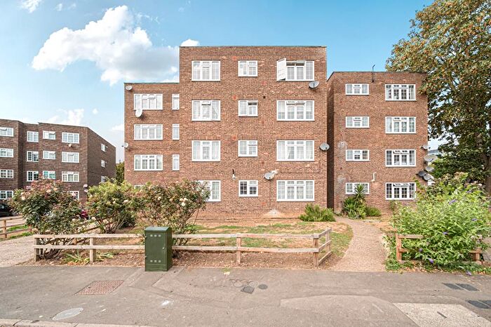 2 Bedroom Flat For Sale In Slough, Berkshire, SL1