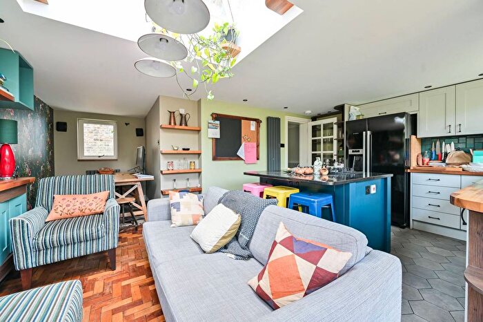 3 Bedroom Flat For Sale In Barry Road, Dulwich, London, SE22