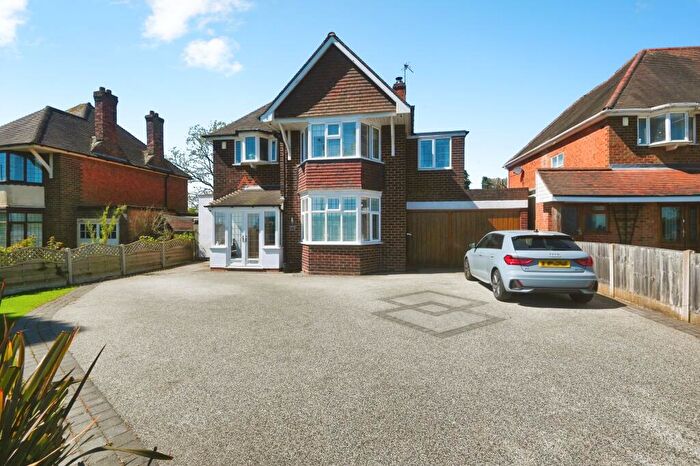 4 Bedroom Detached House For Sale In Whitehouse Common Road, Sutton Coldfield, B75