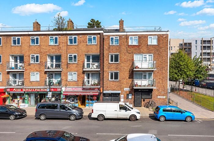 3 Bedroom Flat For Sale In Hamlets Way, Mile End, E3