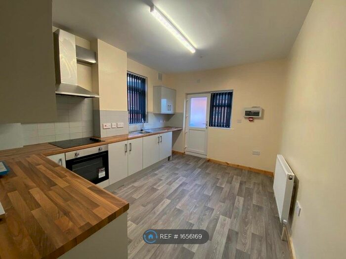 2 Bedroom Flat To Rent In Fosse Road North, Leicester, LE3