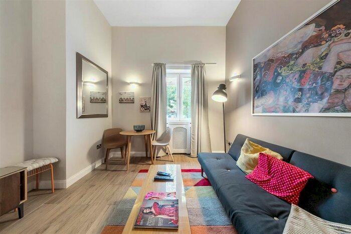1 Bedroom Flat To Rent In Westbourne Gardens, London, W2