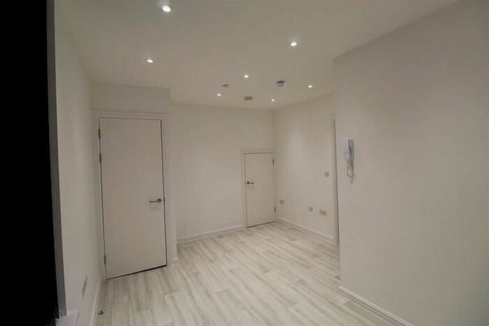 1 Bedroom Flat To Rent In Splott Road, Cardiff, CF24