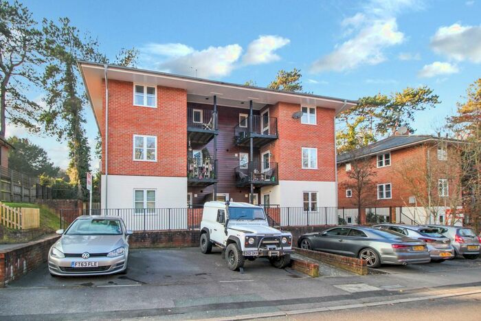 2 Bedroom Flat To Rent In Grange Close, Winchester, SO23
