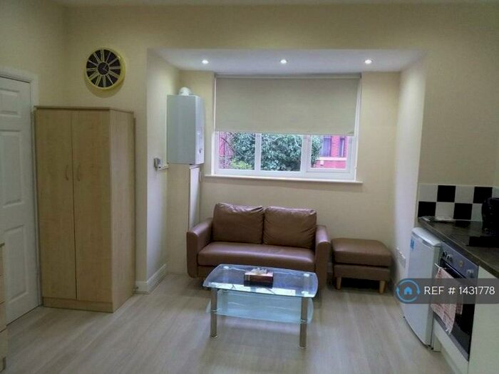 1 Bedroom Flat To Rent In Claremont Rd, Salford, M6