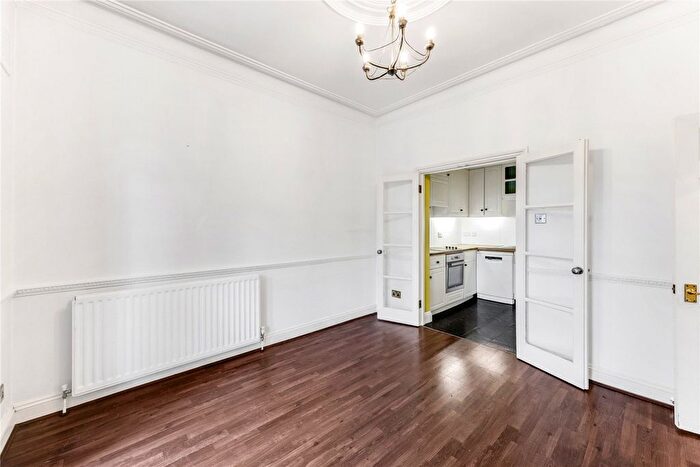 2 Bedroom Flat For Sale In Shepherds Hill, Highgate, London, N6