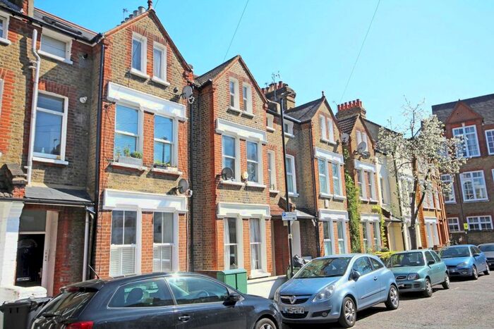 2 Bedroom Flat To Rent In Kenwyn Road, London, SW4