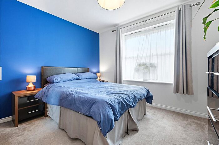 2 Bedroom Flat For Sale In Chase Court Gardens, Southchurch Village, Southend-On-Sea, Essex, SS1