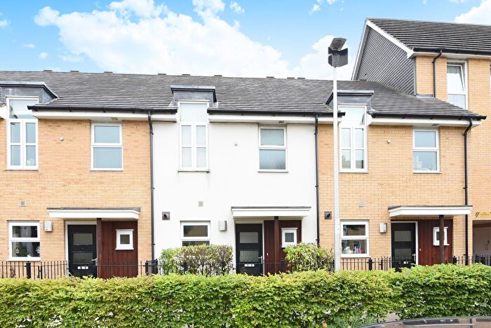 3 Bedroom Terraced House To Rent In Whale Avenue, Reading, RG2